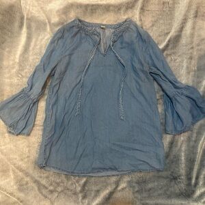 Ladies Old Navy Lightweight Chambray Denim Blouse Ruffle Sleeve